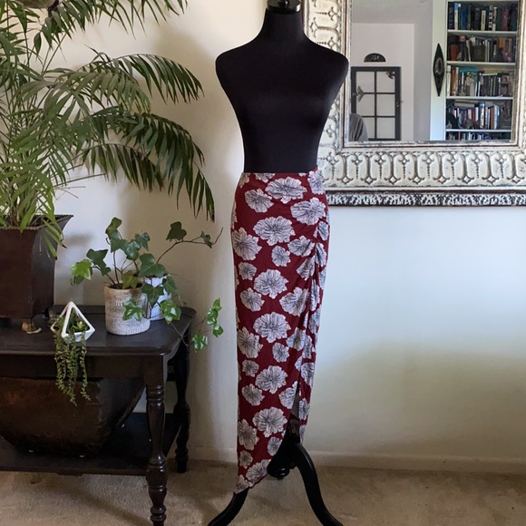 ✨NEW LIST✨Side Slit Ruched Floral Stretchy Skirt - Picture 2 of 8